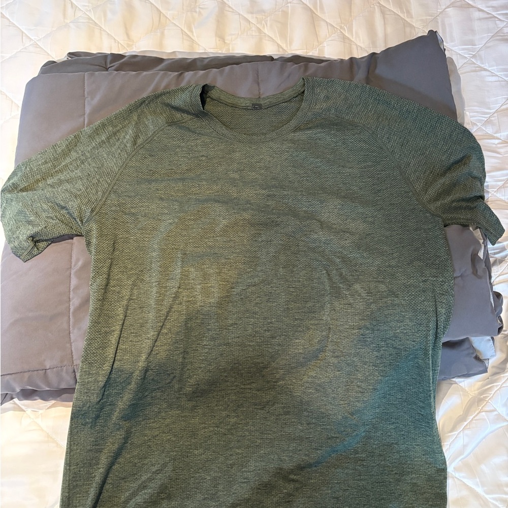 Lululemon Mens Large Green T Shirt
